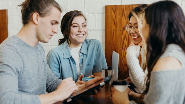 Can’t Take a Compliment? A Psychologist Explains the Deep Reason Why You Don’t Believe Them