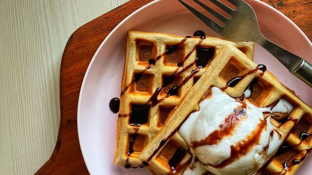 Crispy Outside, Fluffy Inside: The Ultimate Secret to Authentic Viennese Waffles