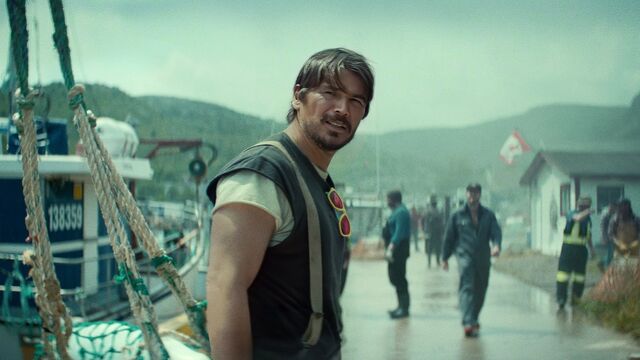 Below Netflix release date and trailer: Jaws meets The Thing, with Josh Hartnett and Stranger Things' Charlie Heaton as father and son