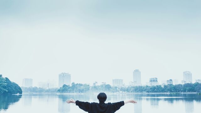 Rewiring Your Social Brain: 4 Science-Backed Ways to Crush Shyness and Command Confidence