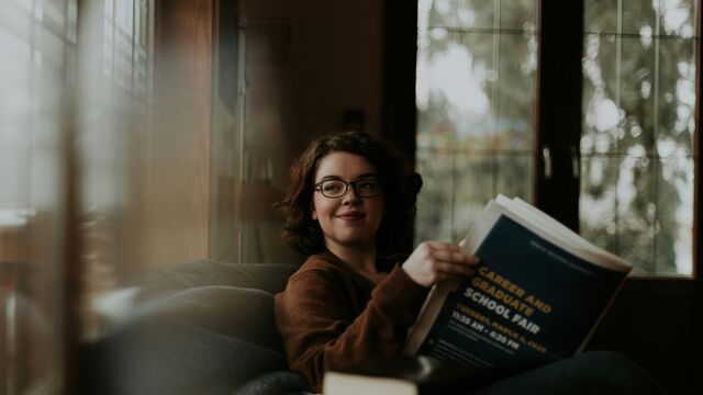 Forget the Book Count: The 7 Real Signs of True Intelligence