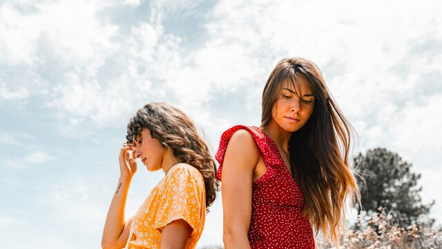 8 Low-Key Signs of a Toxic Friend You Might Be Missing