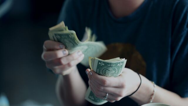 Money and Matrix Signs: The 5 Couples with Perfect Financial Compatibility