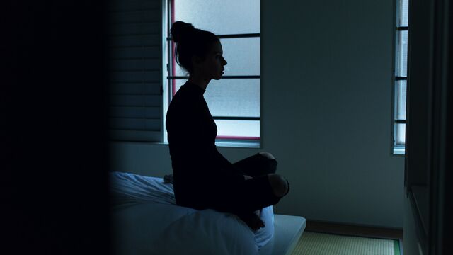 Can't Stop Overthinking? 5 Expert-Backed Rituals to "Turn Off" Your Mind at Night