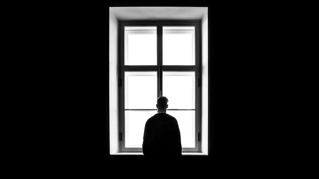 Disconnected from the World? 5 Steps to Overcome Loneliness, According to a Therapist