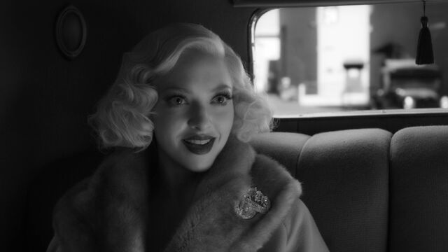 5 Amanda Seyfried Movies & TV Series That Prove She Deserves an Oscar Nomination