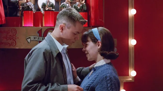 This River Phoenix Drama Is the Kind of Quiet, Powerful Love Story They Just Don't Make Anymore