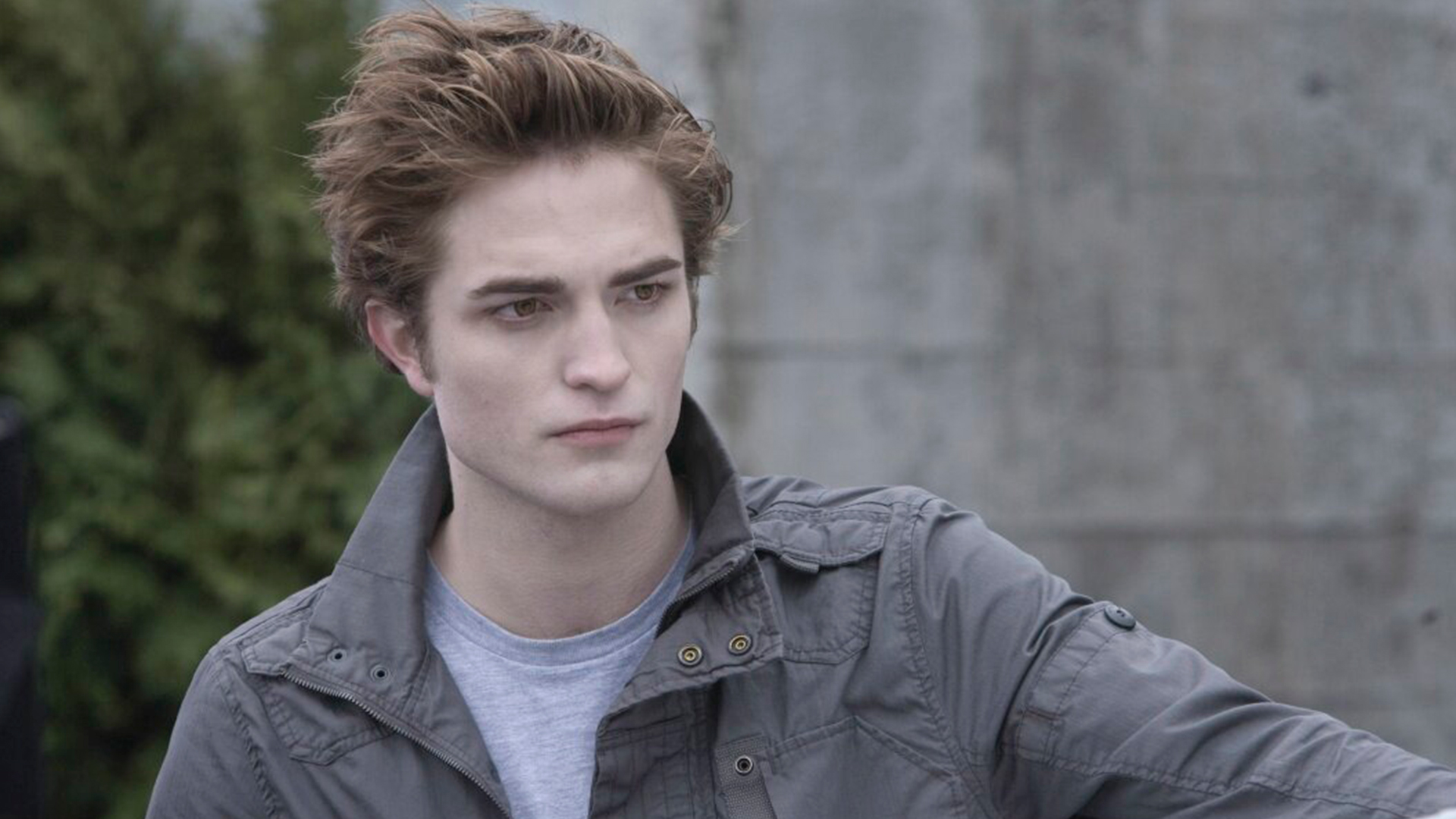 Blame Robert Pattinson for the cursed “spider monkey” streak in Twilight