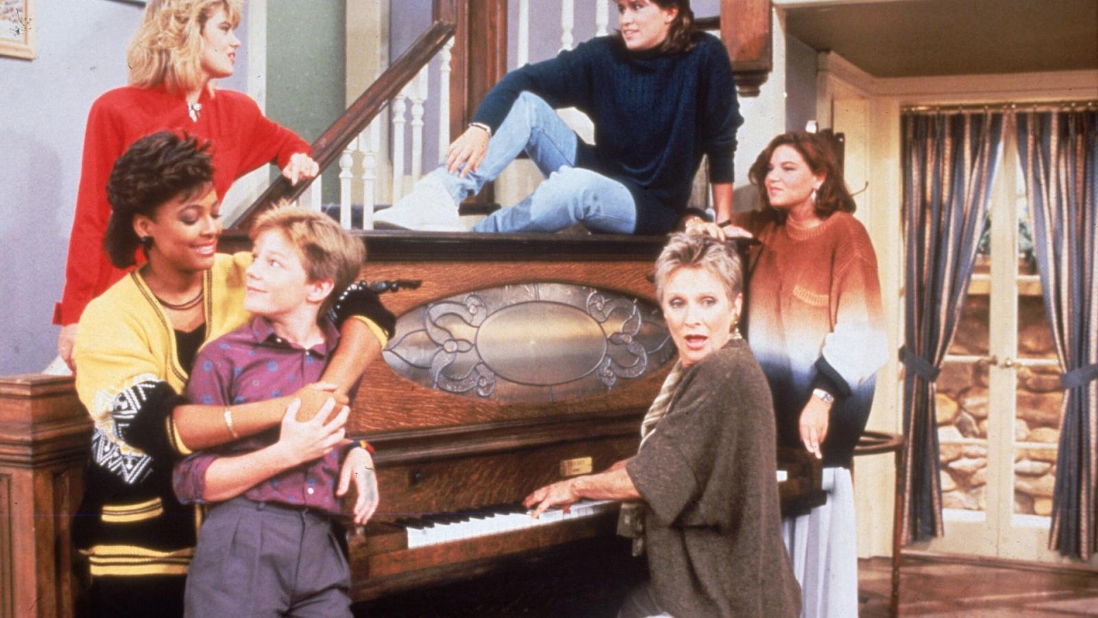 15 Vintage '80s Shows That Are More Binge-Worthy Than Today's Hits - image 12