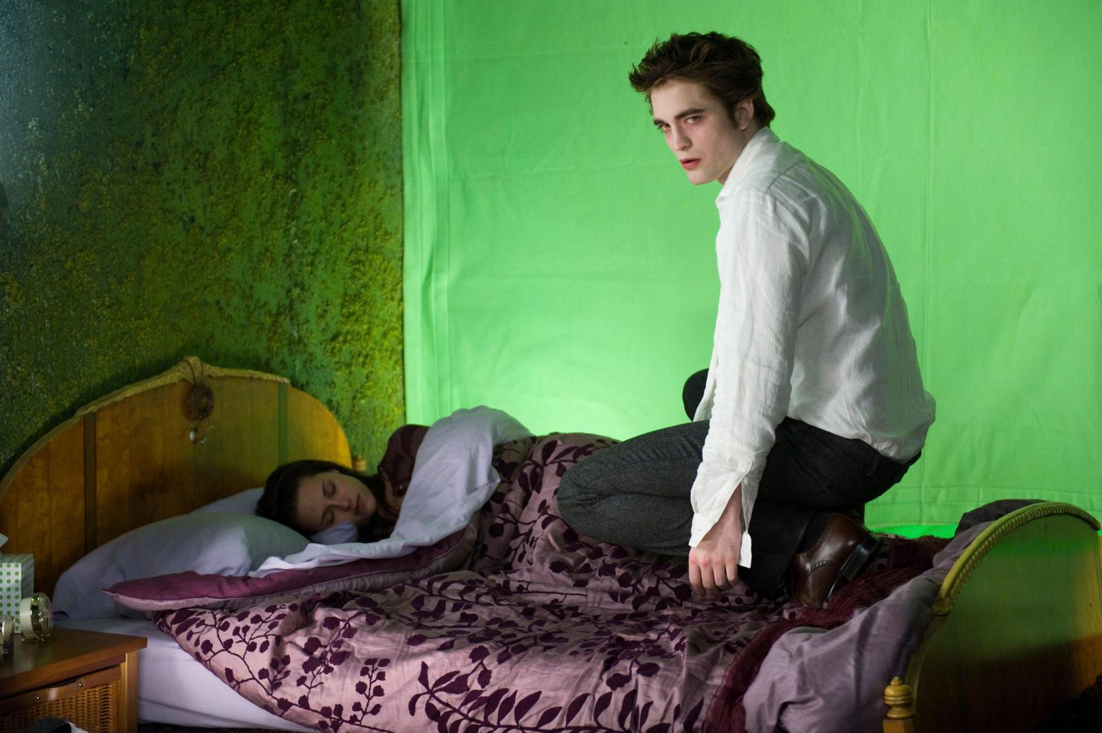 белла и эдвард сломали кровать