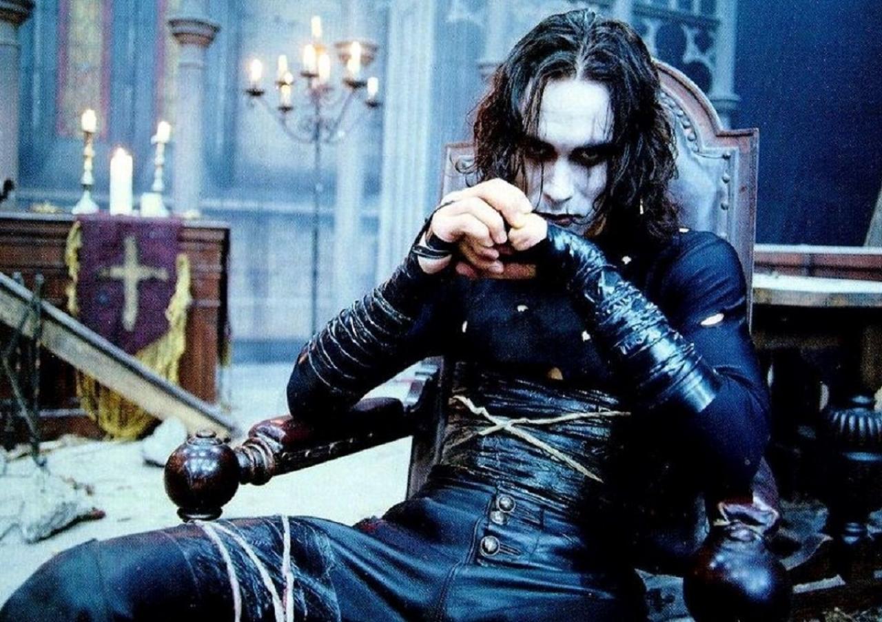 10 Best Fictional Gothic Boyfriends Who Can't Be Fixed - image 4