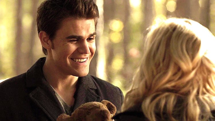 Twilight vs Vampire Diaries: 4 Reasons Stefan Beats Edward in Everything - image 3