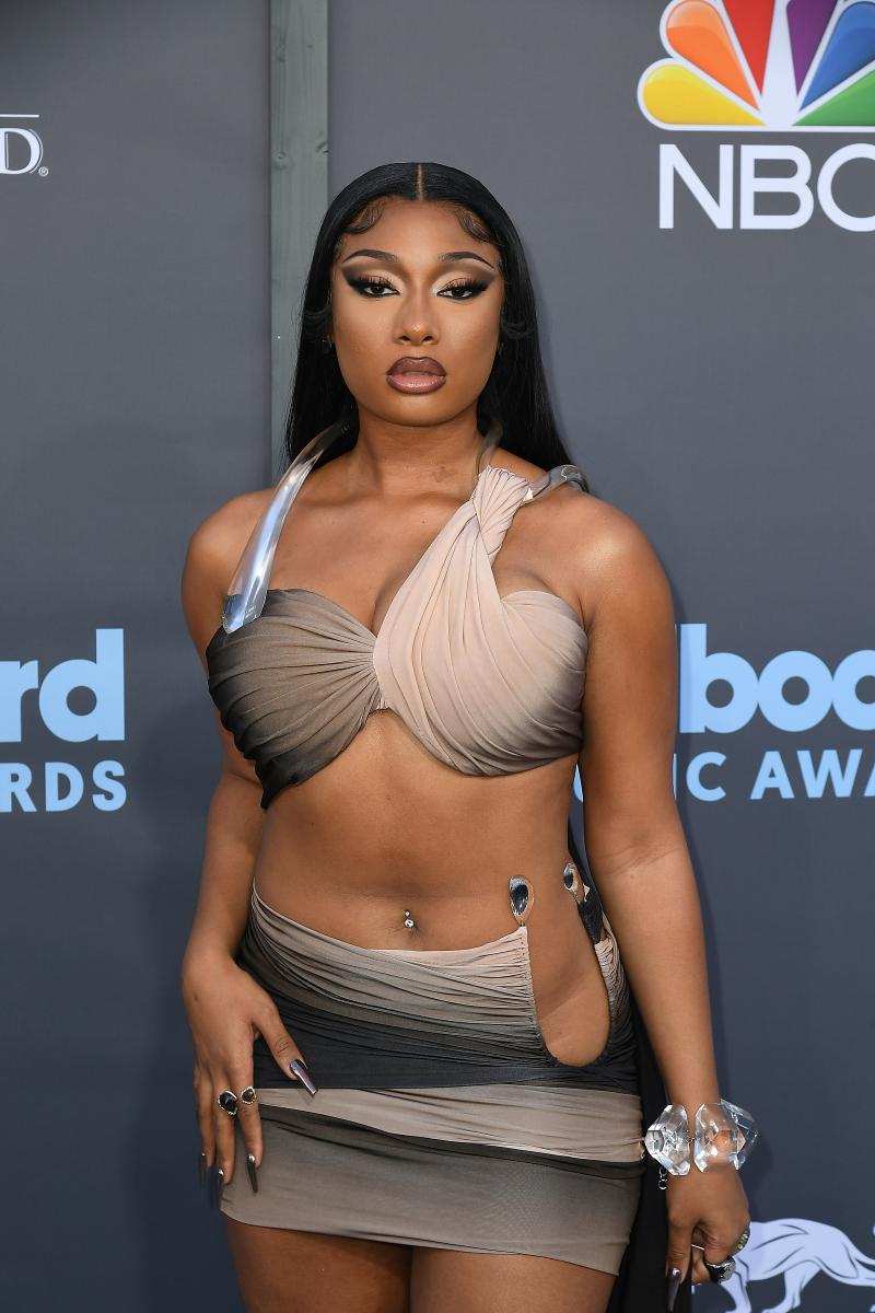 Billboard Music Awards 2022: Four Hottest Red Carpet Looks (And One Bizarre) - image 5