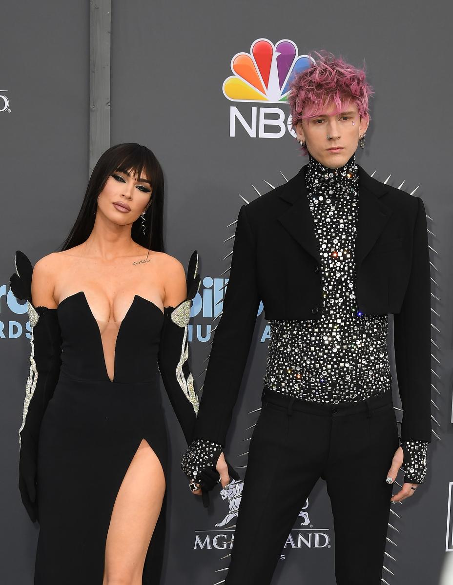Billboard Music Awards 2022: Four Hottest Red Carpet Looks (And One Bizarre) - image 2