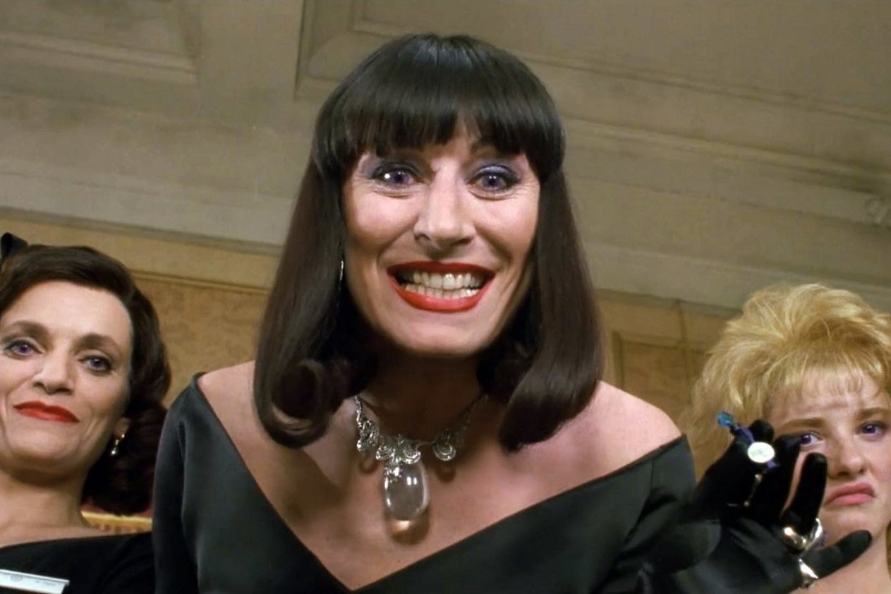 6 Iconic Witches in Film and TV History You Can Borrow Your Halloween Looks from - image 3