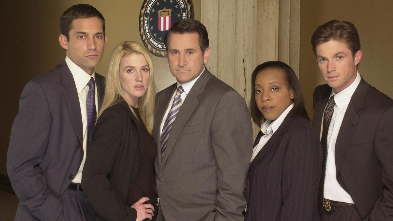 15 Procedural TV Series Like Blue Bloods the Whole Family Can Watch - image 8